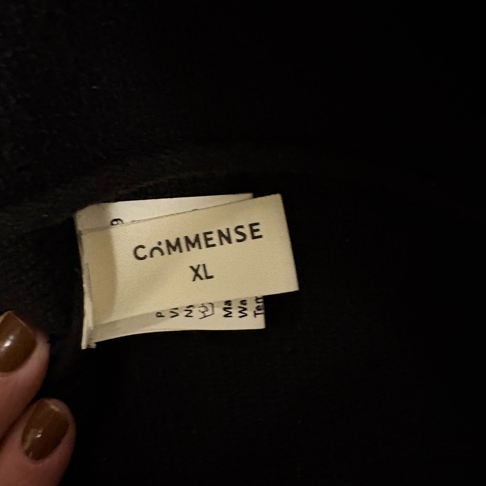Commense Cross-Over Collar Cold-Shoulder Sweater. Black. Size XL - Picture 3 of 4